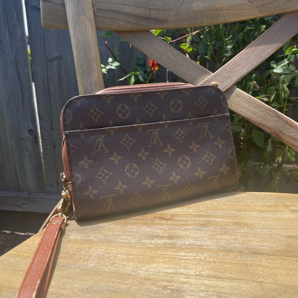Authentic LOUIS VUITTON  Pochette Orsay Monogram Canvas. - Picture 3 of 8